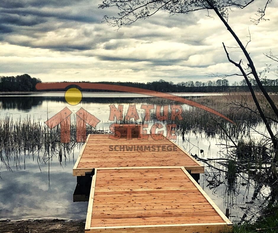 F.05.   Floating dock with bench
